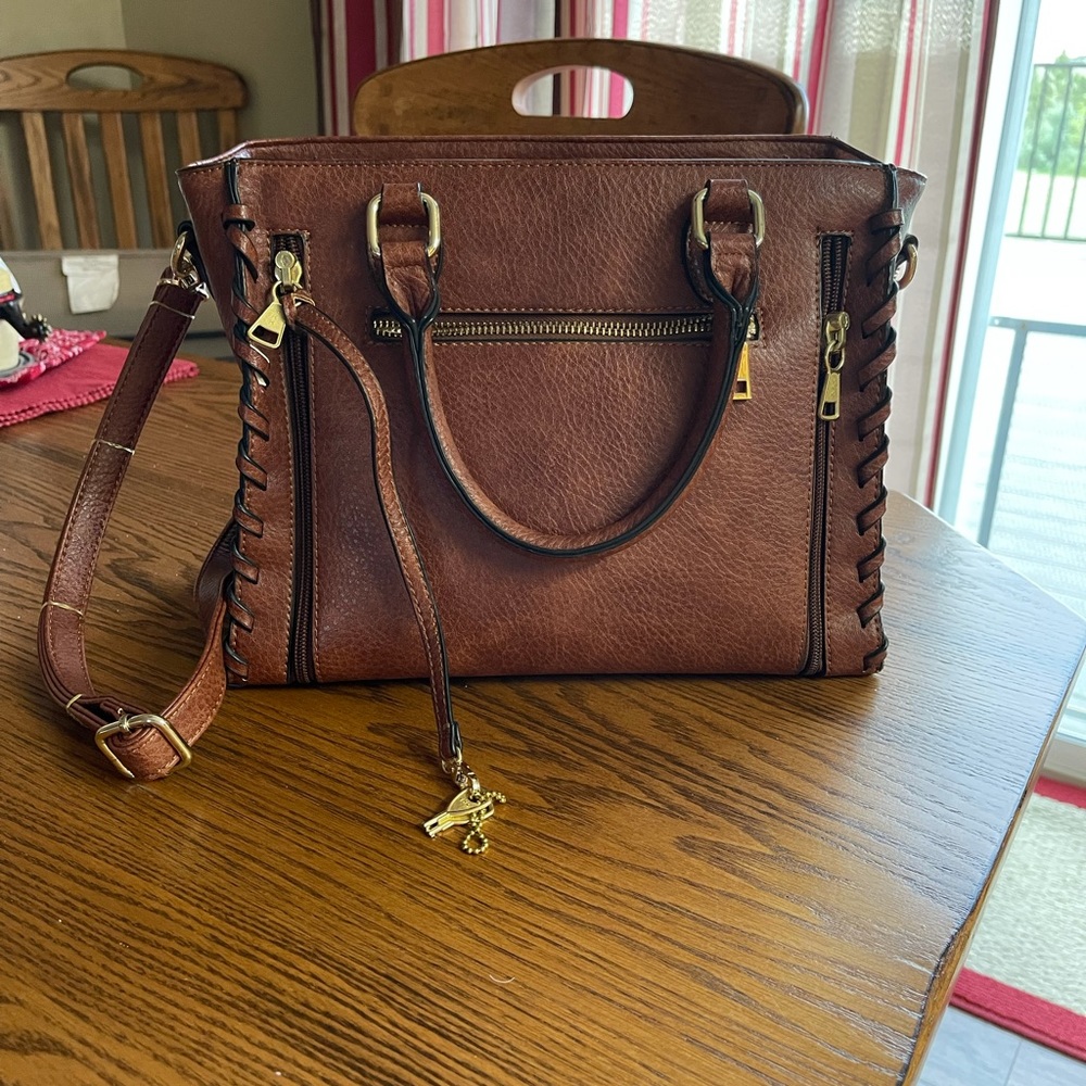 “Lady Conceal” concealed carry handbag.